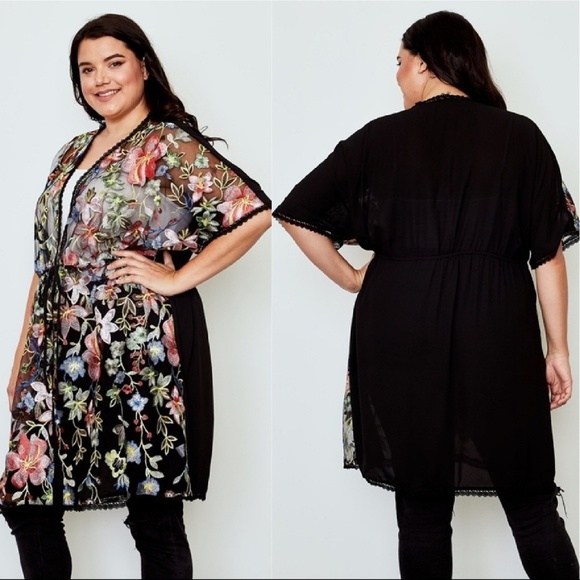 LAST 1! PLUS Embroidery Kimono - Picture 2 of 3